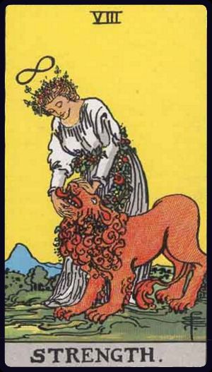 die kraft tarot bedeutung: Frau in Weiß mit Lemniskate zähmt sanft einen Löwen (Rider–Waite) – Mut, innere Stärke, Selbstbeherrschung.