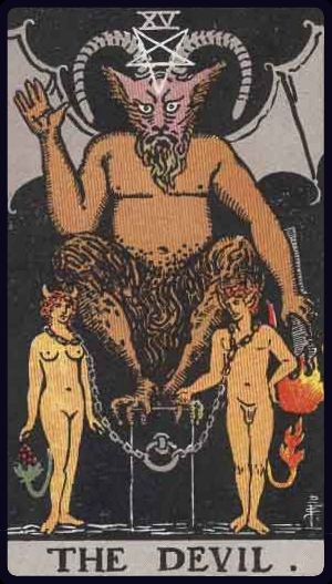 der teufel tarot bedeutung: geflügelter, gehörnter Satyr mit umgekehrtem Pentagramm auf Sockel; zwei angekettete Figuren mit lockeren Ketten – Versuchung, Bindung, Schatten, Abhängigkeit.