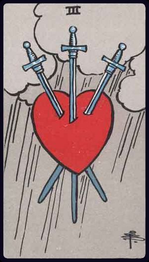drei der schwerter tarot bedeutung: Herz von drei Schwertern durchbohrt, Regenwolken – Schmerz, Klarheit, ehrliche Erkenntnis.